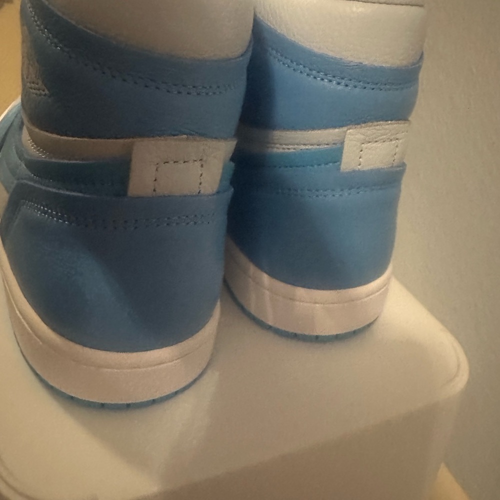 Jordan Athletic Shoes in Blue and White - Picture 7 of 7